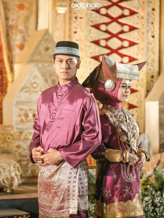 Aura cantik Lesti Kejora semakin terpancar seiring dengan kebahagiaan yang ia rasakan. Diketahui, Lesti dan Rizky sendiri bakal melaksanakan akad nikah pada hari Kamis, 19 Agustus 2021. (Instagram/aldiphoto).