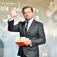 Aktor Leonardo DiCaprio memang gemar menghabiskan waktunya dengan model-model cantik dan seksi. (AFP/Bintang.com)
