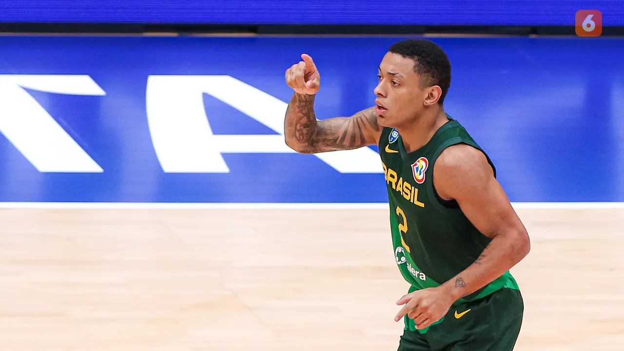 Foto: Aksi Pantang Menyerah Yago Santos Bawa Brasil Melangkah ke Putaran Dua Piala Dunia FIBA 2023