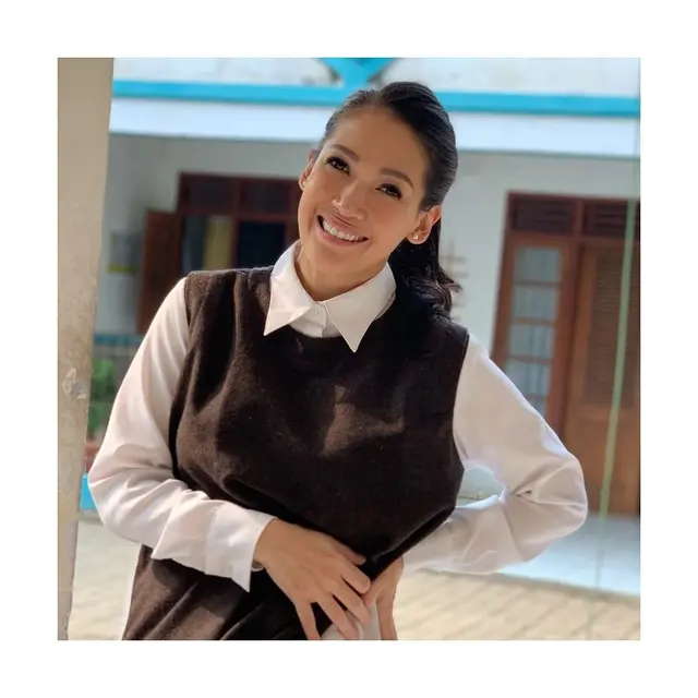 6 Potret Terbaru Mieke Amalia, Awet Muda di Usia 43 Tahun
