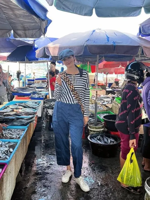 Tamara Bleszynski di pasar (Instagram/tamarableszynskiofficial)