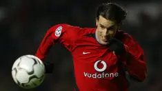 Pelatih PSV saat ini, Ruud van Nistelrooy ternyata juga tercatat sebagai pemain termahal yang pernah dilepas oleh PSV PSV Eindhoven. Pada 2001, ia diboyong oleh Manchester United dengan harga 28,5 juta euro. Itu membuatnya tercatat sebagai penjualan PSV termahal selama 14 tahun. (AFP/Adrian Dennis)