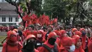 Massa yang tergabung dalam Komite 1 Mei Untuk Kemerdekaan, Kesejahteraan, dan Kesetaraan (KOMITMEN) saat menggelar aksi Peringatan 20 Tahun Reformasi di depan Istana Merdeka, Jakarta, Minggu (20/5). (Merdeka.com/Iqbal S Nugroho)