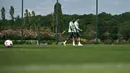 Jelang laga final Liga Europa 2024/2025 melawan Manchester United, Tottenham Hotspur menggelar sesi latihan terbuka di Tottenham Hotspur Training Ground, Enfield, London utara, pada 12 Mei 2025. (Ben STANSALL/AFP)