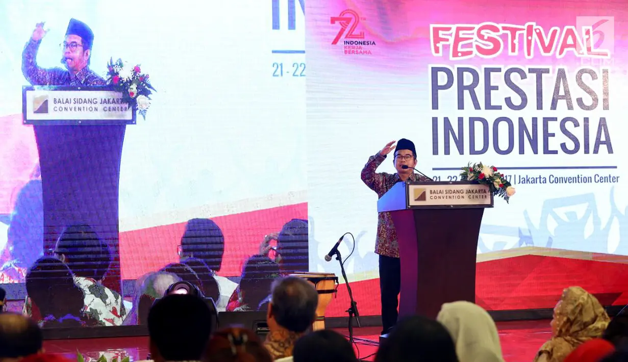 Kepala UKP Pancasila Yudi Latif saat memberikan sambutan pada Festival Prestasi Indonesia yang diselenggarakan Unit Kerja Presiden Pembinaan Ideologi Pancasila di JCC, Jakarta, Senin (21/8). (Liputan6.com/Johan Tallo)