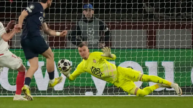 Khvicha Kvaratskhelia mencetak gol di laga PSG vs AS Monaco di leg kedua playoff Liga Champions 2025/2026 di Parc Des Princes, Kamis (26/02/2026) dini hari WIB.