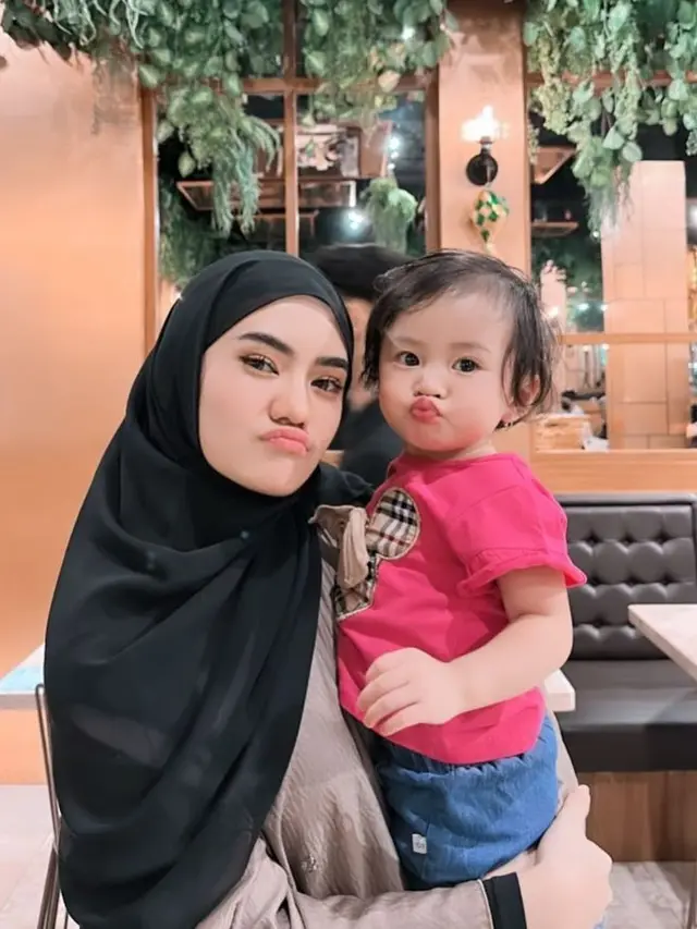 7 Potret Janis Kareem Aneira Pemain Sinetron Para Pencari Tuhan saat Berhijab