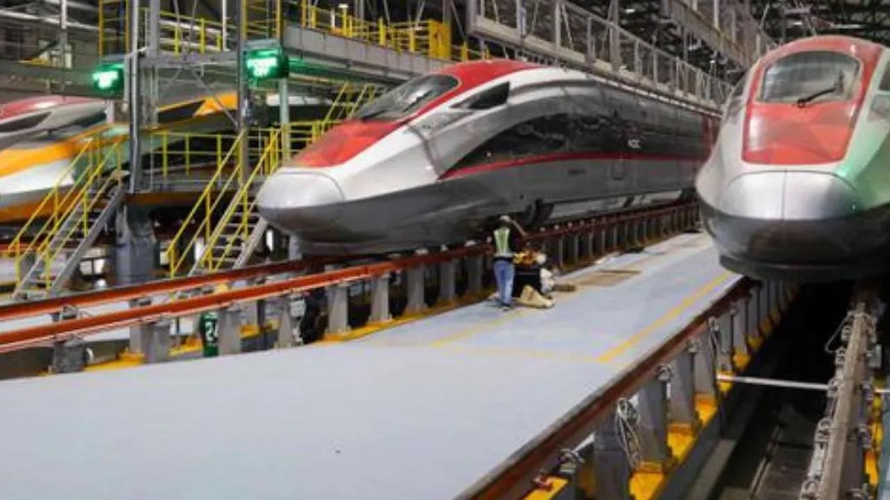 "Iya, tentunya kan kereta cepat jadi skala prioritas. Itu saya baru mintakan asdep saya. Mana programnya. Ini biar kami jaga dari semua sisi dengan mengacu pada semua aturan yang ada," tutur Rosan.