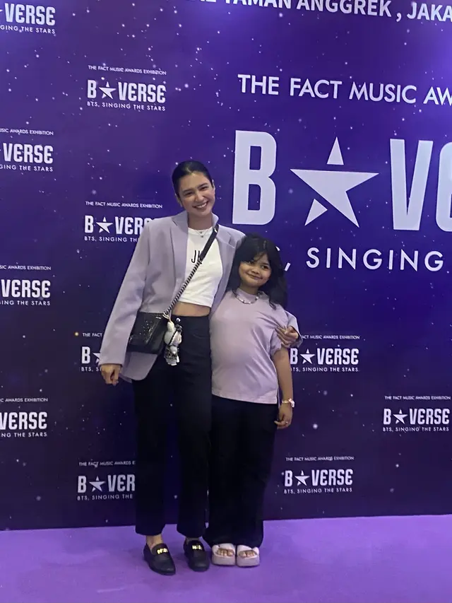 5 Adu Gaya Publik Figur Kenakan Baju Serba Ungu di Purple Carpet