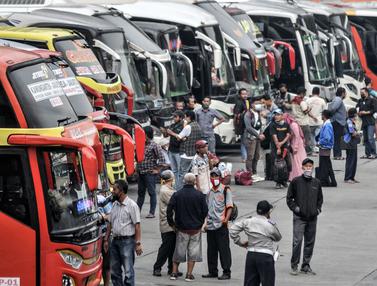 FOTO: Jumlah Penumpang Bus AKAP di Terminal Kampung Rambutan Melonjak
