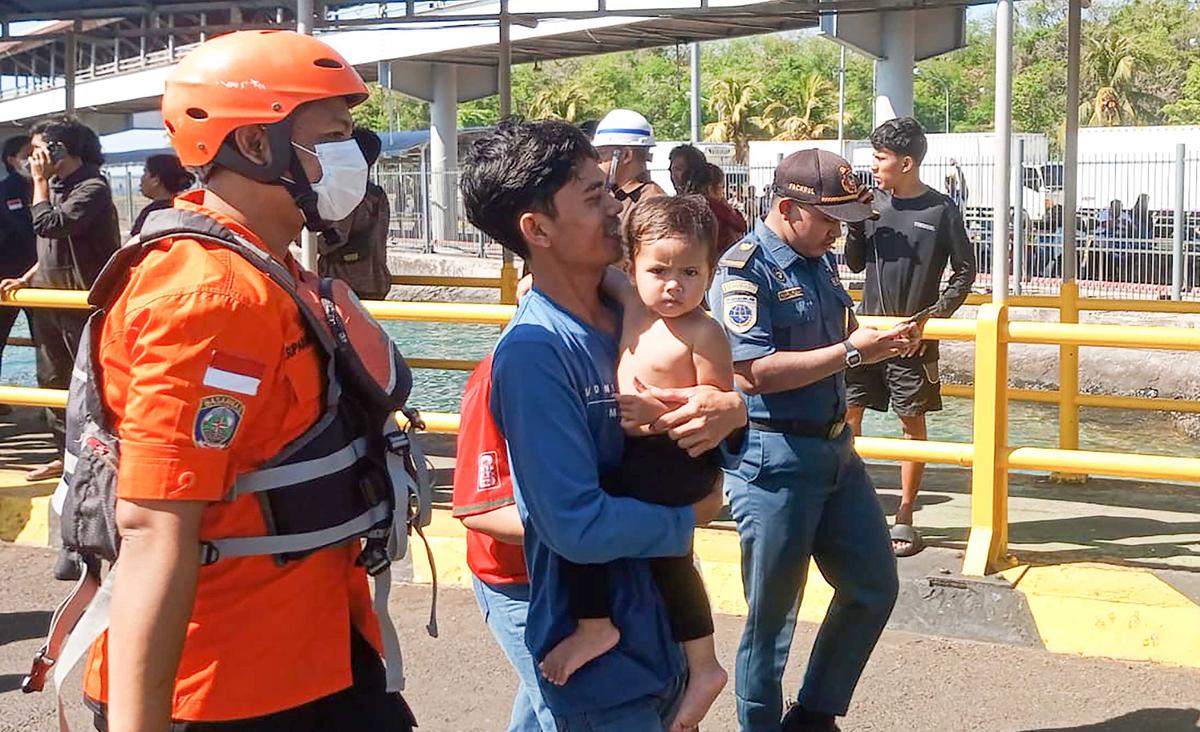 Operasi SAR Gabungan Evakuasi Korban Kebakaran KMP Putri Yasmin