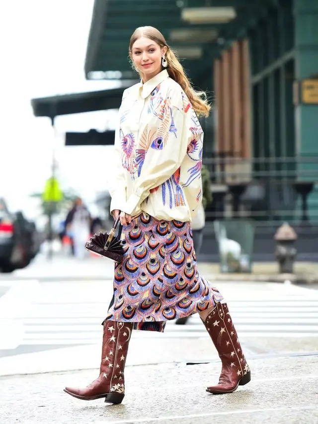 Beyoncé, Kendall Jenner, hingga Gigi Hadid Bikin Cowboy Boots Kembali Jadi Tren Fashion 2025