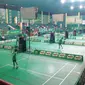 Suasana pertandingan babak perempat final kategori beregu SD dan SMP Putra SIRNAS-MILO School Competition Surabaya di GOR Sudirman (19/10) (istimewa)