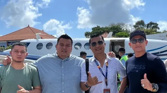 Founder Fly Bali, Harriko Fesfusi (Captain Riko) bersama Tim Fly Andalas.(Liputan6/ Fly Bali)