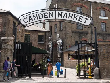 Foto pada 2 Juni 2020 ini menunjukkan gerbang masuk Pasar Camden di London, Inggris. Perdana Menteri Inggris Johnson pada 28 Mei mengumumkan beberapa langkah pelonggaran kebijakan lockdown yang "terbatas" dan "hati-hati" di negaranya. (Xinhua/Ray Tang)