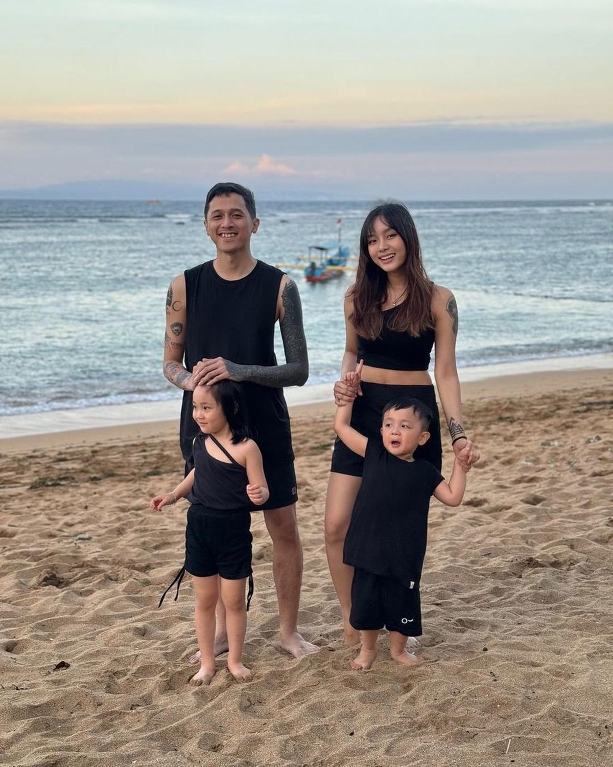 Pertama Kalinya Bimo dan Irene Ajak Anak-Anakknya Liburan