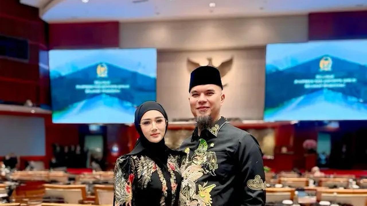 7 Inspirasi Batik Klasik ala Artis yang Kini Jadi Ibu Pejabat, Tampil Stylish dan Profesional