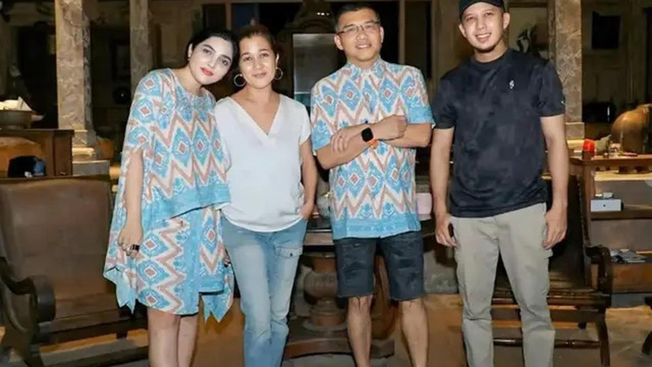 Inspirasi Padu Padan Batik ala Ashanty, dari Kebaya Elegan hingga Busana Santai untuk Liburan