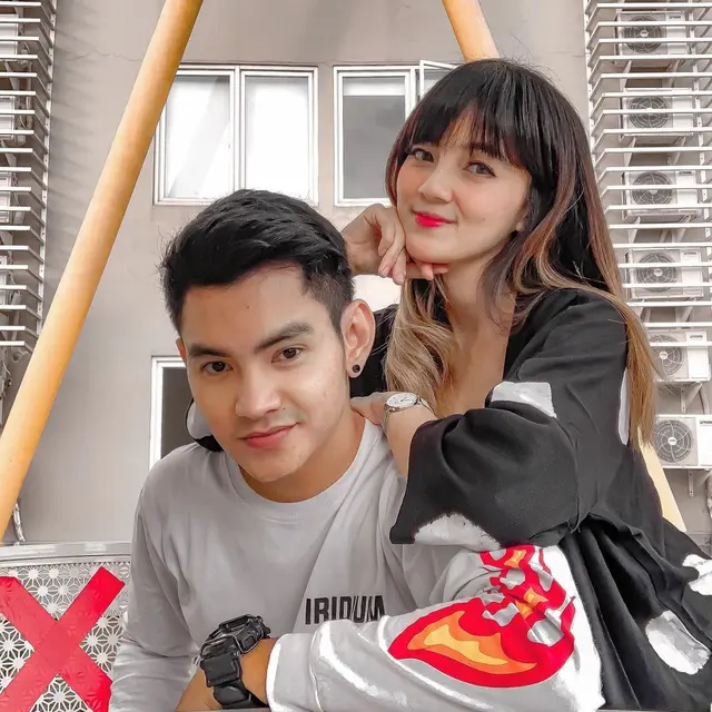 Rayakan Anniversary Pernikahan, Ini 6 Potret Manis Aditya Suryo dan Nessa Salvyana