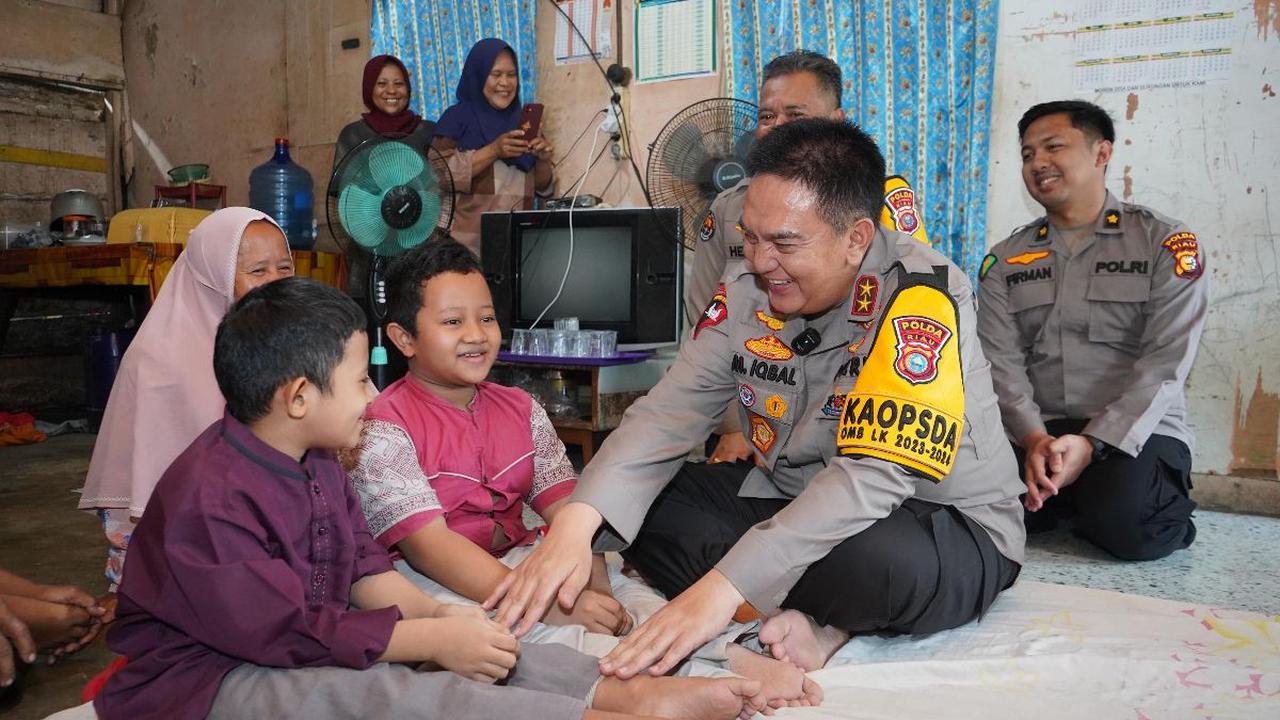 Reni mengucapkan rasa terima kasih yang mendalam kepada Iqbal. Sebab dari awal selain memberikan bantuan, Iqbal jugalah yang menanggung pengobatan Rehan dan Fajri.