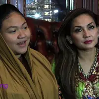 Kesedihan sedang melanda keluarga Nia Daniati. Beberapa hari lalu ia baru saja kehilangan cucu yang meninggal dunia karena lahir prematur.