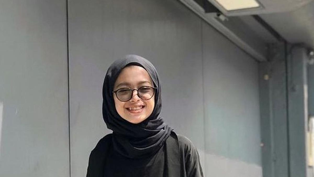 7 Inspirasi Atasan Trendi untuk Muslimah 2025, Cocok Buat Hijaber yang Ingin Tampil Modis
