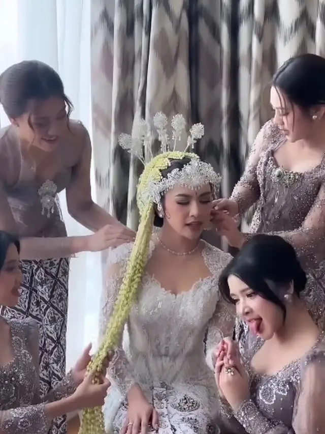 Bridesmaid pernikahan Rizky Febian dan Mahalini (Instagram/thebridestory)