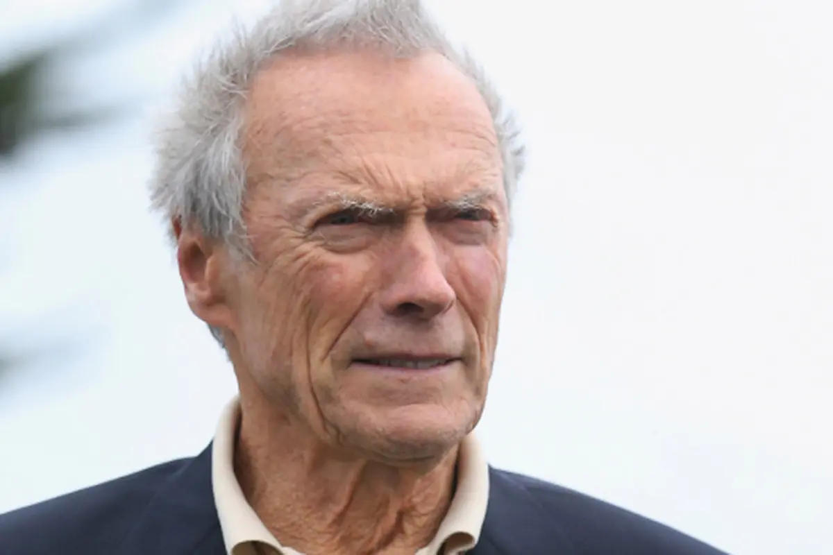 Clint Eastwood Tak Mengerti Foto Selfie