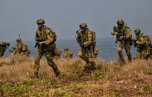 FOTO: Aksi Prajurit TNI dan Tentara Australia Lancarkan Operasi Amfibi Serbu Wilayah Musuh di Pantai Banongan