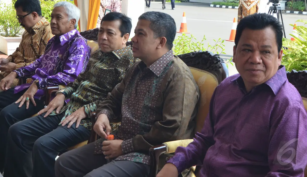 Ketua DPR Setya Novanto (tengah) bersama para pemimpin DPR meresmikan rencana pembangunan Alun-alun Demokrasi, Jakarta, Kamis (21/5/2015). Alun-alun demokrasi diperuntukan bagi masyarakat untuk berdemo. (Liputan6.com/Andrian M Tunay)