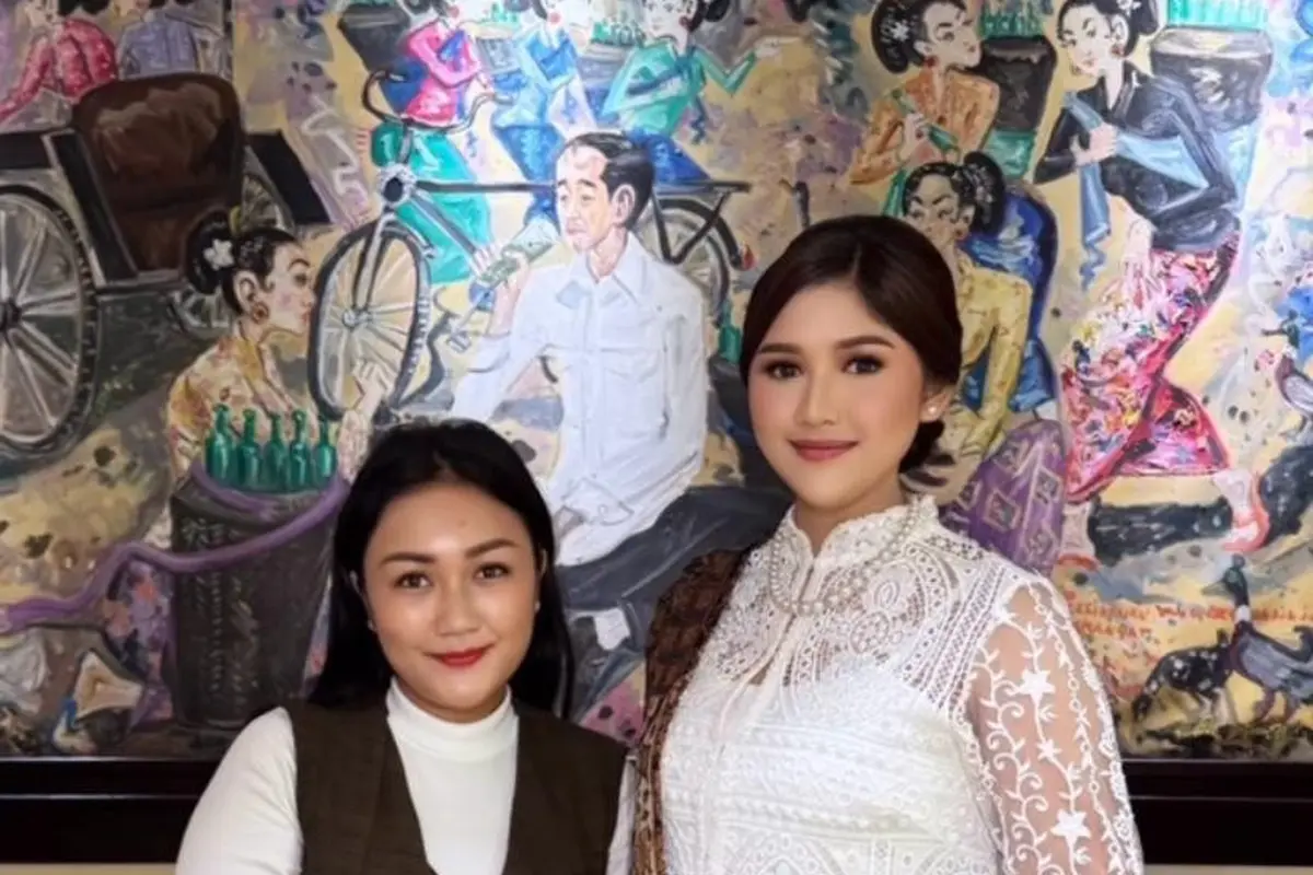Erina Gudono Tampil Elegan dengan Paduan Lace Putih dan Perhiasan Mutiara di Acara Lamaran Sepupunya