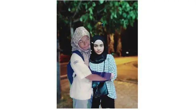 Gambar Kocak Hasil Minta Editan Foto Ke Netizen Ini Bikin Senyum-senyum