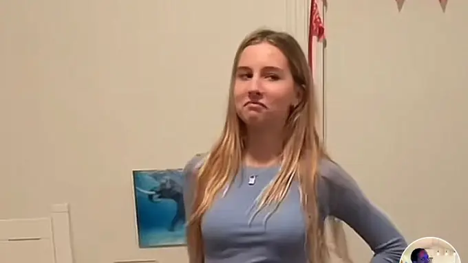 Romy Croquet Mars, putri aktris Sofia Coppola yang berusia 16 tahun dihukum karena mencoba memesan helikopter