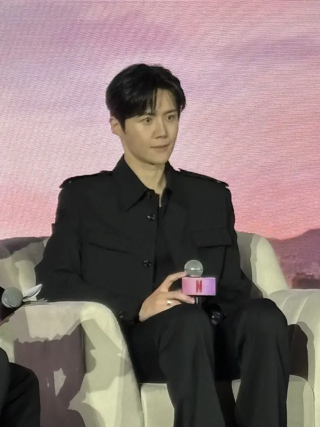 Konferensi Pers Kim Seon-ho dalam drama terbarunya di  Can This Love Be Translated. [Anisha/Fimela]