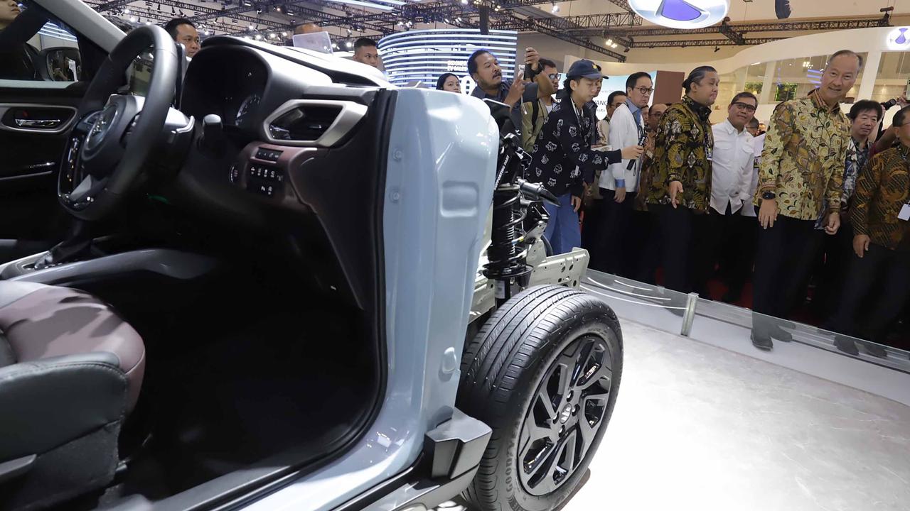 FOTO: Menteri Perindustrian Buka GIIAS 2025, 43 Merek Otomotif Ramaikan Pameran di ICE BSD