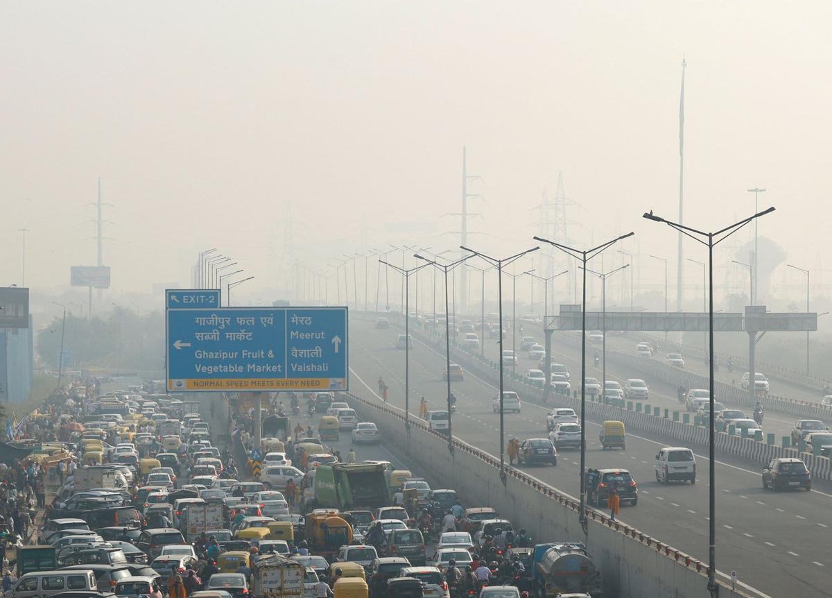 Penampakan Polusi Parah yang Cekik Warga New Delhi India