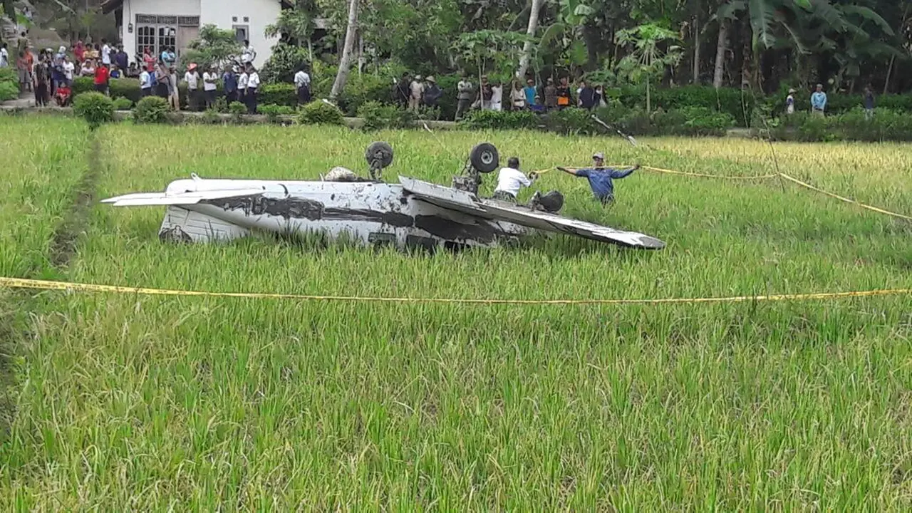 Pesawat Jatuh 