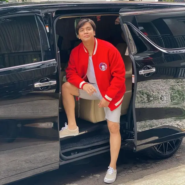 Sukses Jalani Diet, Ini 6 Potret Terbaru Billy Syahputra yang Bikin Pangling