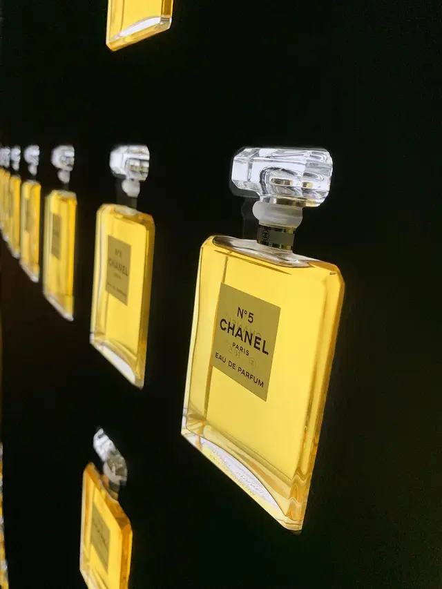 Iustrasi Parfum Chanel - Chanel No 5 (N°5)