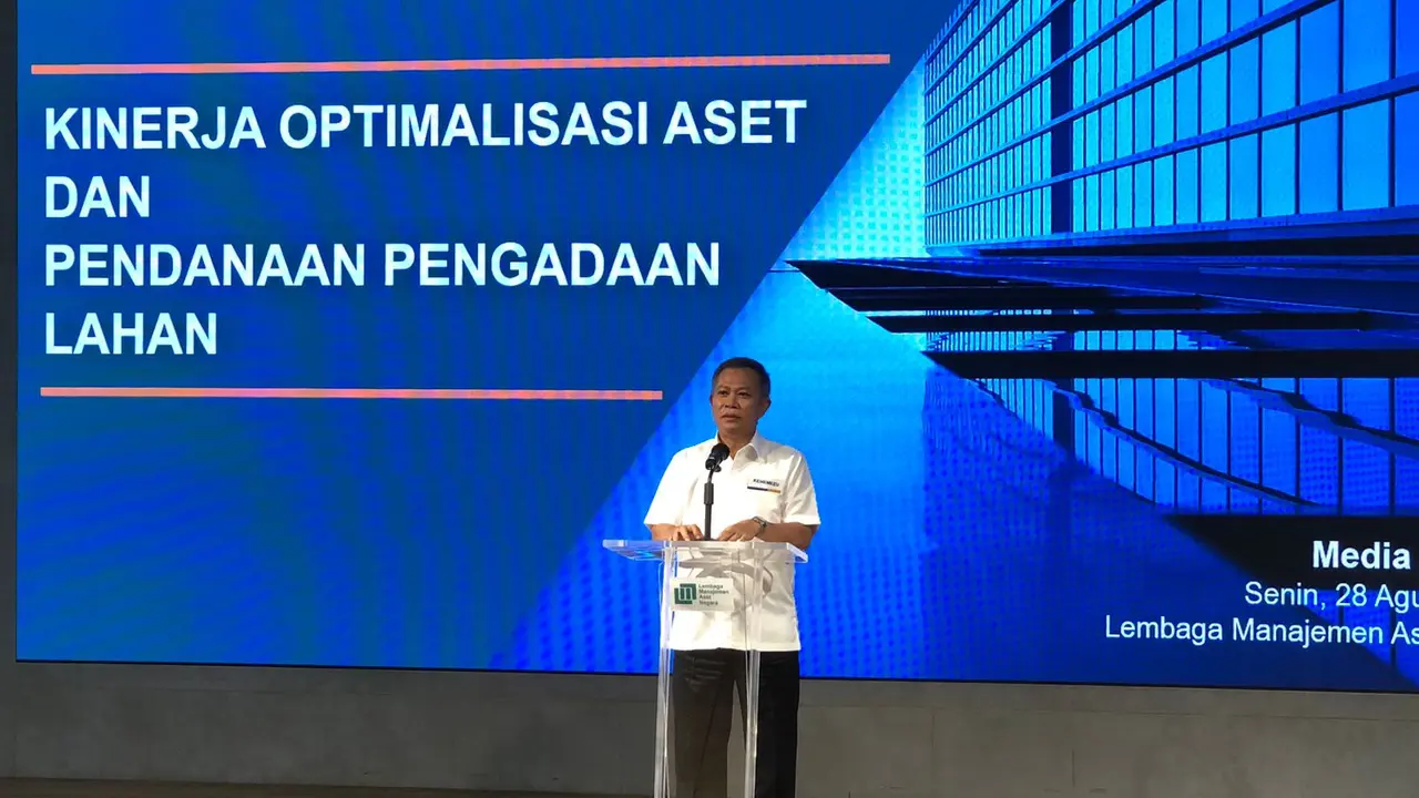 Direktur Utama Lembaga Manajemen Aset Negara (LMAN) Basuki Purwadi, dalam acara Taklimat Media 'Kinerja Pendanaan Lahan dan Optimalisasi Aset Negara,' di kantor LMAN, Jakarta Pusat, Senin (28/8/2023). (Tira/Liputan6.com)