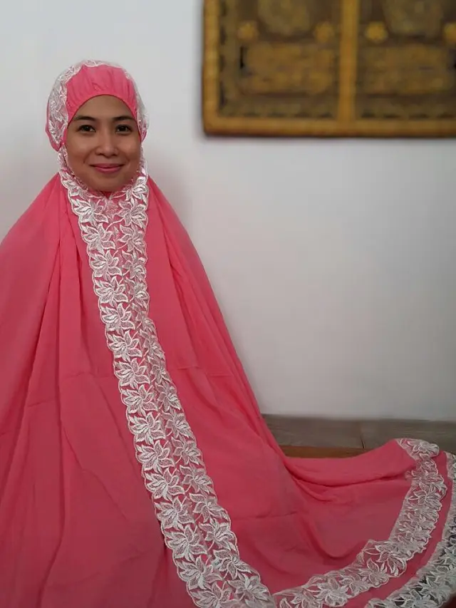 6 Potret Feni Rose saat Pakai Hijab, Disebut Makin Cantik