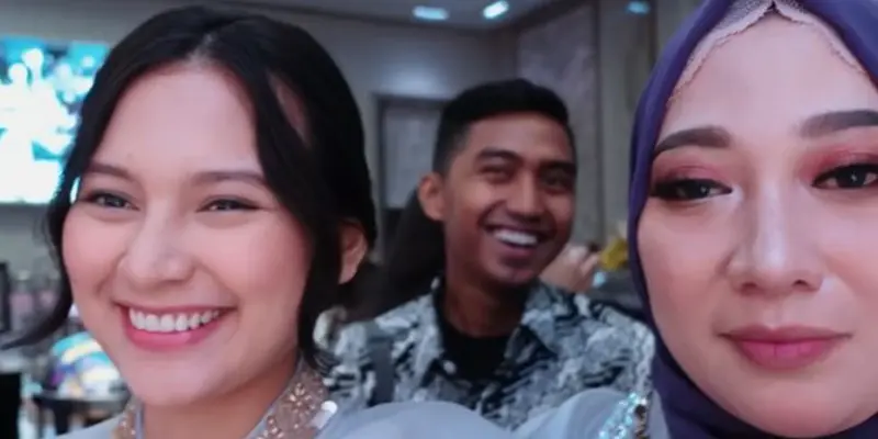 Potret Indah Permatasari di Pernikahan Adik, Tanpa Ditemani Arie Kriting