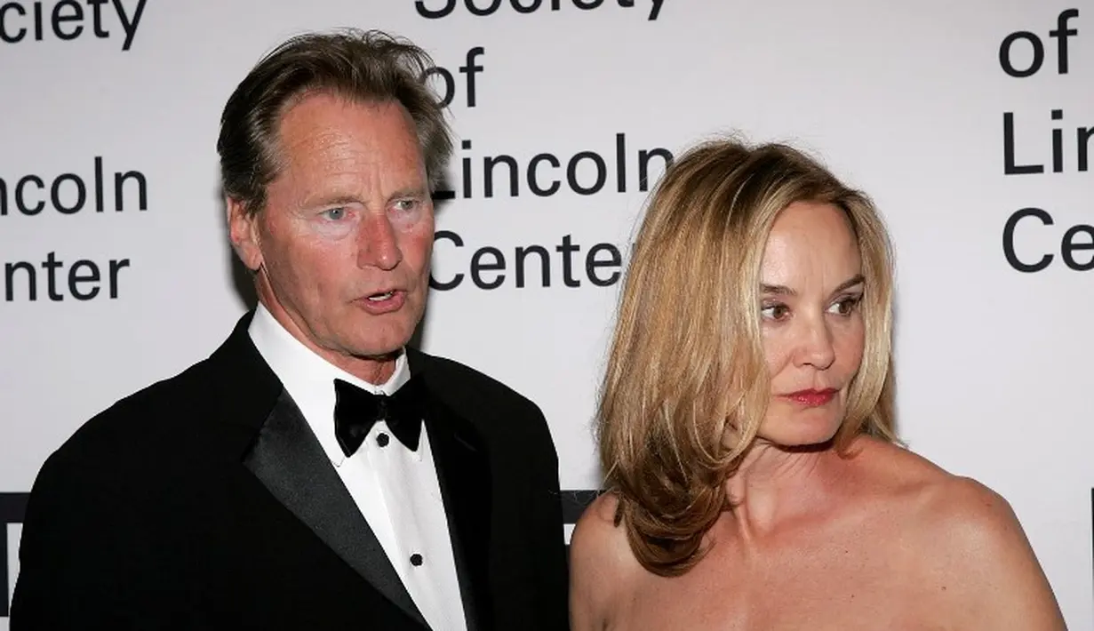 Jessica Lange dan Sam Shepard pacaran 18 tahun dan berpisah di tahun 2010. Mereka miliki dua anak yakni Hannah dan Samuel. (PAUL HAWTHORNE / GETTY IMAGES NORTH AMERICA / AFP)