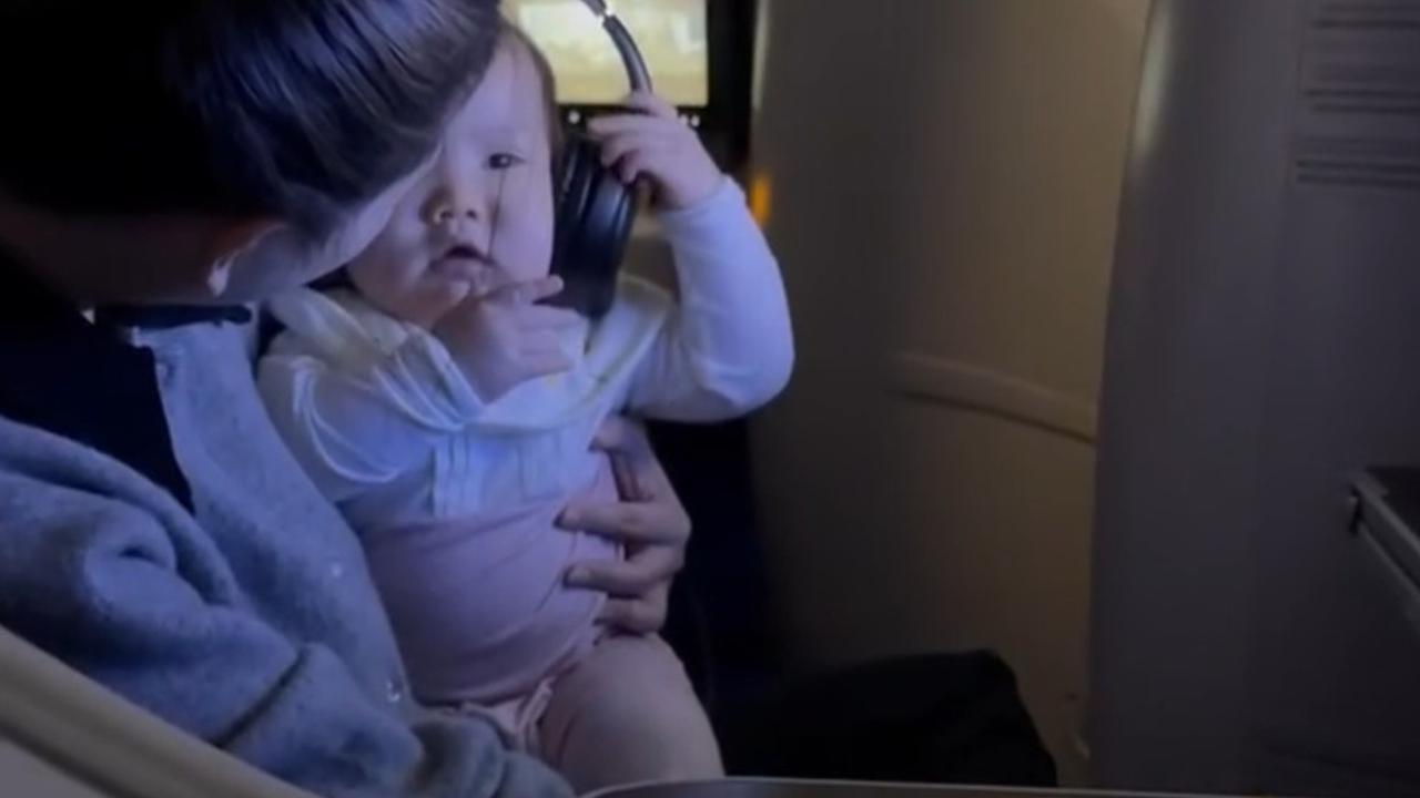 Liburan di Istanbul, Potret Jessica Mila Masukan Baby Kyarra ke Dalam Tas Hingga Pakaikan Headphone Gemas Banget