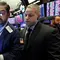Director of Trading Floor Operations Fernando Munoz (kanan) saat bekerja dengan pialang Robert Oswald di New York Stock Exchange, AS, Rabu (11/3/2020). Bursa saham Wall Street jatuh ke zona bearish setelah indeks Dow Jones turun 20,3% dari level tertingginya bulan lalu. (AP Photo/Richard Drew)