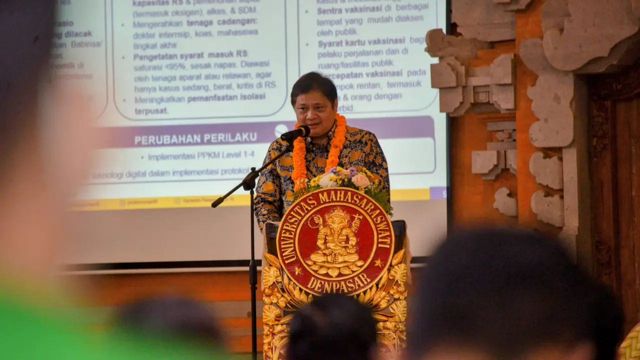 Menteri Koordinator Bidang Perekonomian Airlangga Hartarto dalam Kuliah Umum Fakultas Ekonomi dan Bisnis Universitas Mahasaraswati, Jumat (17/12/2021). (Sumber ekon.go.id)