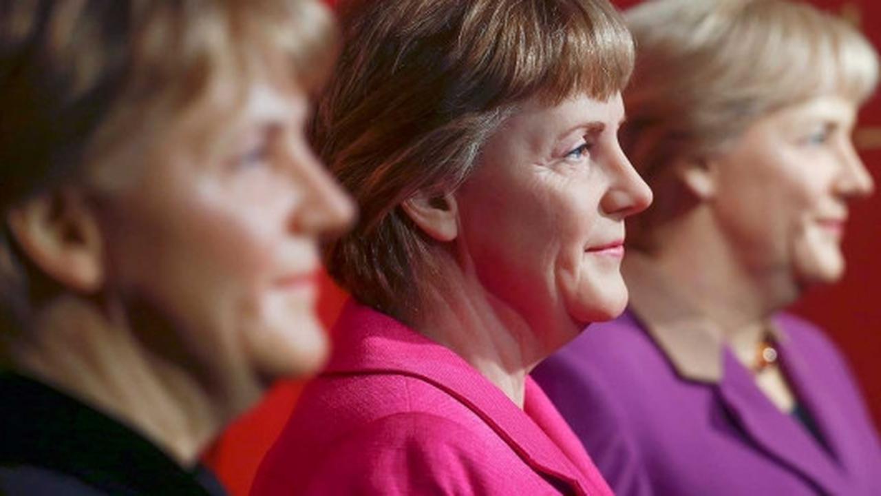 "Tiga kembaran" Angela Merkel diperkenalkan di Berlin