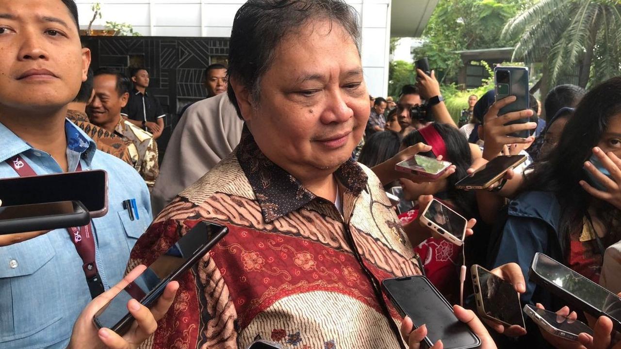 Meskipun, menurut Airlangga, secara status Jokowi masih merupakan anggota PDIP yang dipimpin oleh Megawati Soekarnoputri dan mengusungnya selama dua periode kepemimpinan.<br>