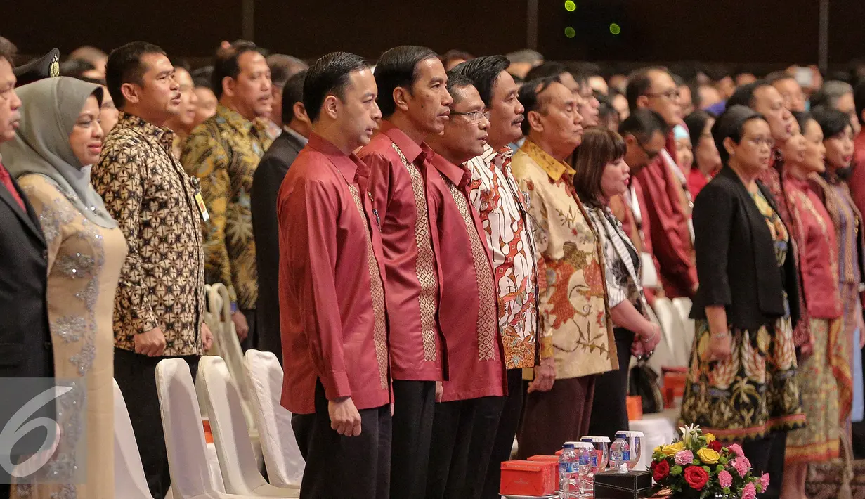 Presiden Joko Widodo didampingi Menteri Perdagangan Thomas Lembong saat menghadiri skala internasional, Trade Expo Indonesia (TEI) ke-30 Tahun 2015 di Jakarta, Rabu (21/10/2015). (Liputan6.com/Faizal Fanani)