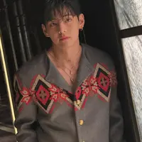Gaya V BTS selama di Paris bikin curi perhatian. [@thv]